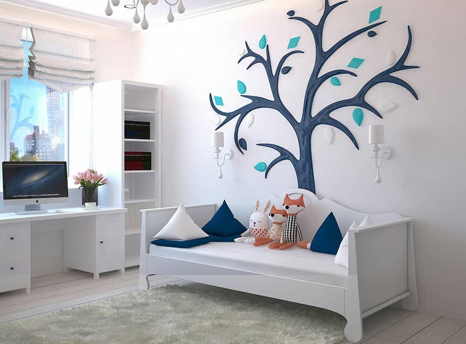 Bureau et bibliothèque en mélaminé blanc dans room d'enfant